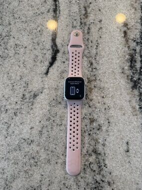 Apple Watch Series 8 GPS Cellular 41mm Silver Case Smartwatch